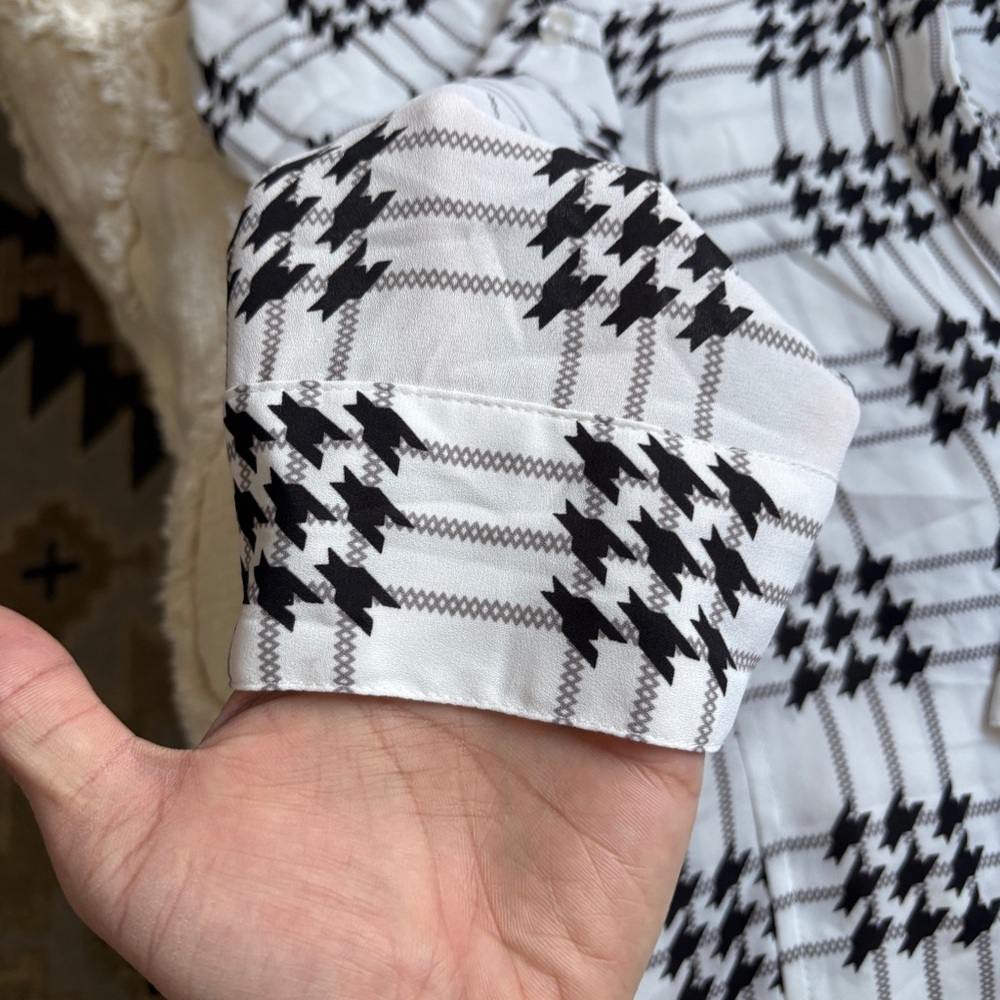 Reitmans Black & White Grid Houndstooth Button-Up Blouse - Picture 3 of 10